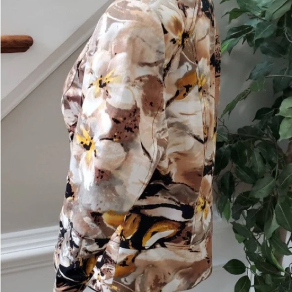 Coldwater Creek Cream and Black Blazer with Artistic Pattern - Picture 6 of 10